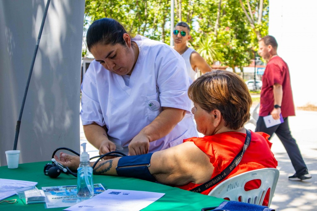 Día Mundial de la Diabetes: vecinos se realizaron controles de salud en la Plaza Italia