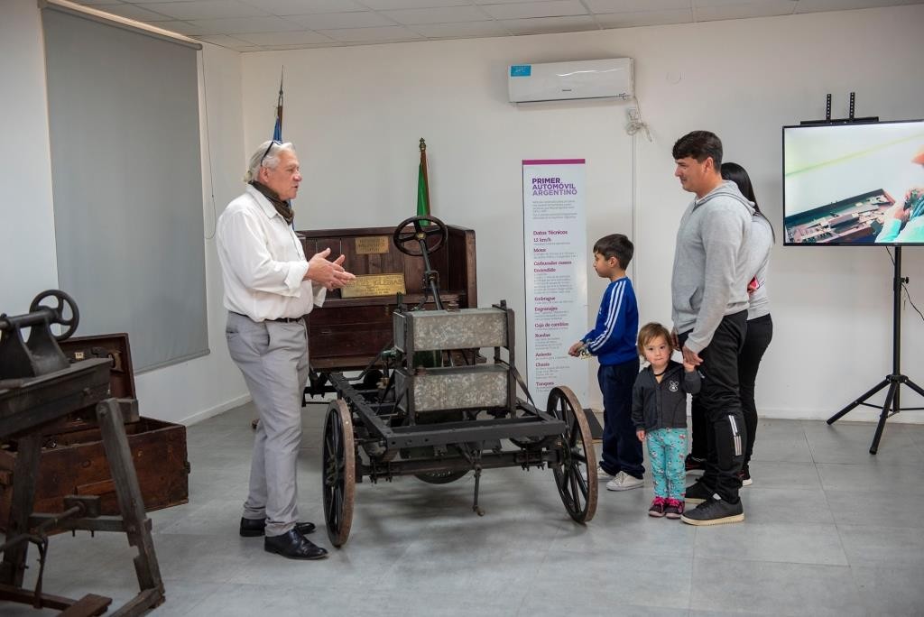 Un día como hoy, pero de 1907, salió por primera vez a la calle el Primer Automóvil Argentino