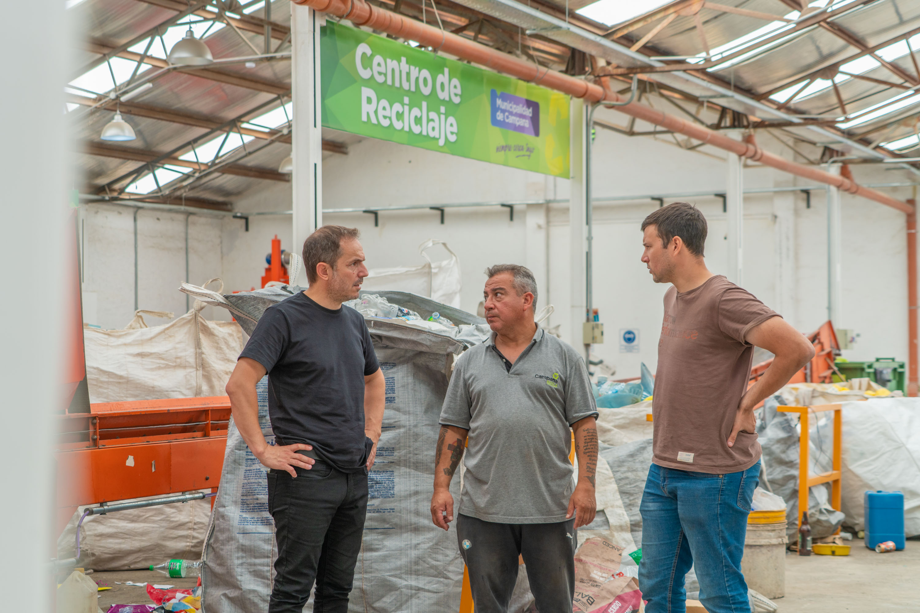 Abella visitó el Centro de Reciclaje Municipal, que está próximo a vender sus primeros materiales recuperados