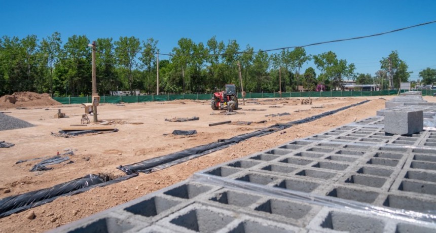 Abella supervisó el avance de la obra del Microestadio Municipal