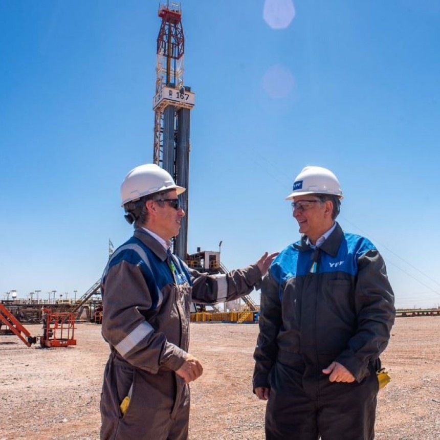 YPF y Toyota renuevan su alianza estratégica en el marco de una visita a Vaca Muerta