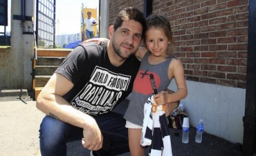 El plantel recibi&oacute; a Valentina, la nena del video que se viraliz&oacute;, y le agradeci&oacute; el cari&ntilde;o y mensaje 