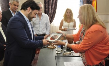 La Intendente Giroldi recibi&oacute; la visita protocolar de las Autoridades de la Xunta de Galicia