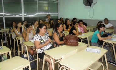 La Escuela Municipal de Gobierno y Difusi&oacute;n de los Derechos del Ciudadano culmin&oacute; su Edici&oacute;n 2014 y entreg&oacute; Certificados