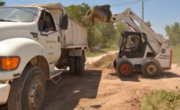 Obras P&uacute;blicas del Municipio tambi&eacute;n realiza tareas de acondicionamiento y mantenimiento en Barrio Las Praderas