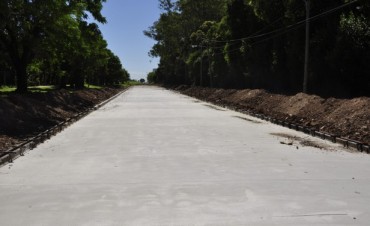 La Intendente Giroldi verific&oacute; el avance de obra de la pavimentaci&oacute;n de Ricardo Rojas entre Matheu y Saavedra