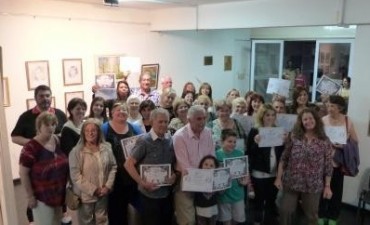 Permanece abierta la Exposici&oacute;n del Taller Municipal de Artes Pl&aacute;sticas y Fileteado &ldquo;Gente que pinta&rdquo; 