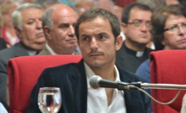 Sebasti&aacute;n Abella jur&oacute; como Intendente de Campana