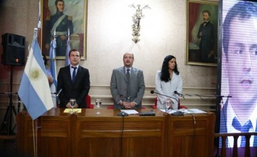Prestaron juramento y asumieron el Intendente Abella y los nuevos Concejales.