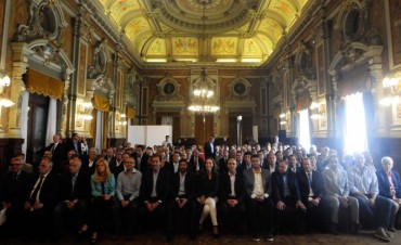 Vidal y Salvador se reunieron con los intendentes bonaerenses 