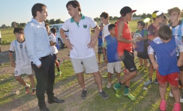 El Intendente entreg&oacute; un subsidio al Club Defensores La Esperanza 