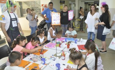Talleres de pl&aacute;stica para chicos llenaron de color el Hospital San Jos&eacute; 
