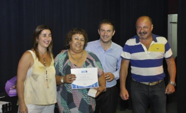 Empleados municipales con m&aacute;s de 20 a&ntilde;os de trayectoria fueron reconocidos por el Intendente