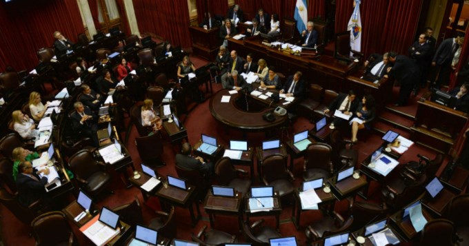 El oficialismo fren&oacute; el tratamiento de Ganancias en Senado