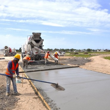 Avanza la construcci&oacute;n de la plaza en San Cayetano
