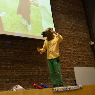 Marcos L&oacute;pez llen&oacute; el Auditorio de Tenaris de creatividad, lucidez y ocurrencias 