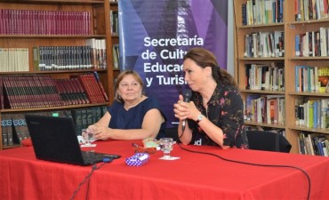 Florencia Brandoni present&oacute; su libro sobre conflictos en la escuela 