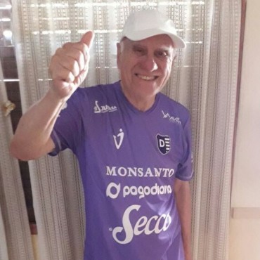 El oyente de "F�tbol con Estilo" que gan� la camiseta de Villa D?&nbsp;lmine agradecido