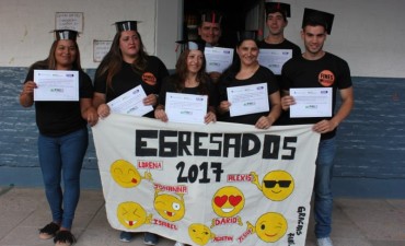 Egresados de Fines recibieron sus diplomas en La Josefa