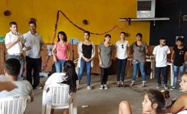 En un clima festivo, 120 j&oacute;venes participaron del cierre del programa social Envi&oacute;n