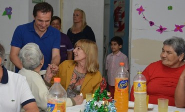 El Intendente comparti&oacute; una cena con los residentes del Hogar Municipal de Ancianos