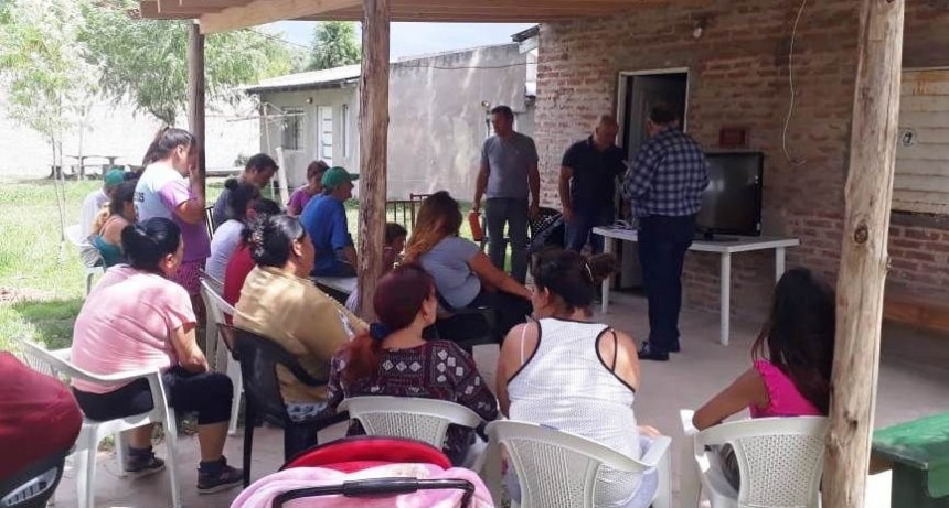 Funcionarios se reunieron con vecinos del barrio Las Praderas