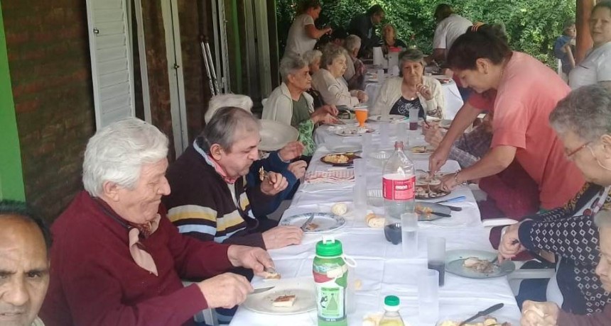 Los residentes del Hogar de Ancianos disfrutaron de una salida recreativa