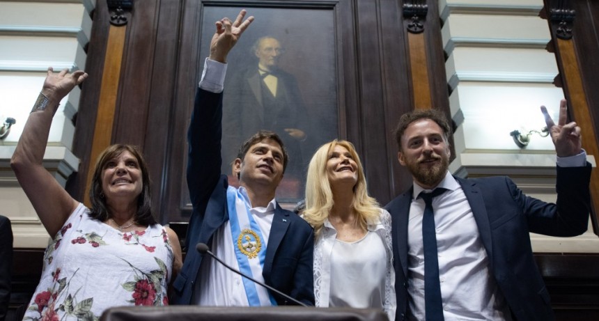 AXEL KICILLOF JUR&Oacute; COMO GOBERNADOR ACOMPA&Ntilde;ADO DE ALBERTO Y CRISTINA