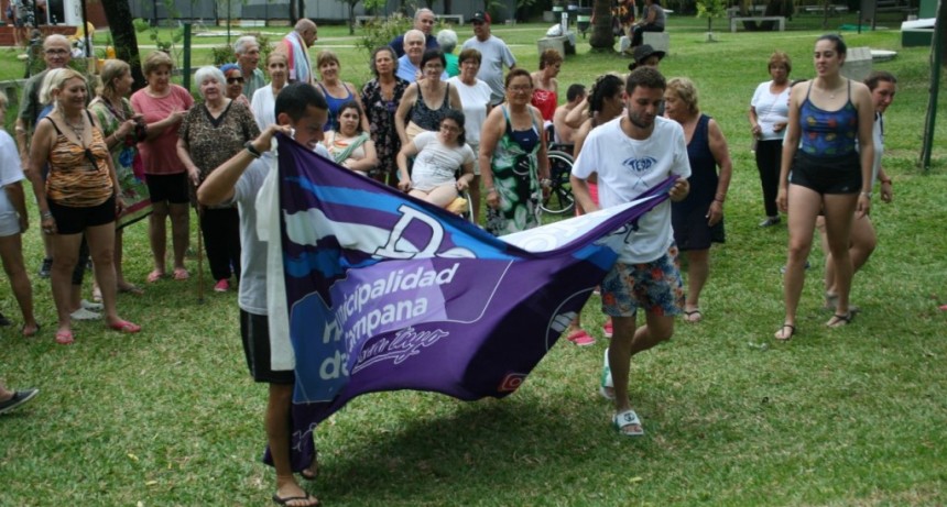 Adultos mayores y j&oacute;venes con discapacidad viajaron al complejo termal de Col&oacute;n