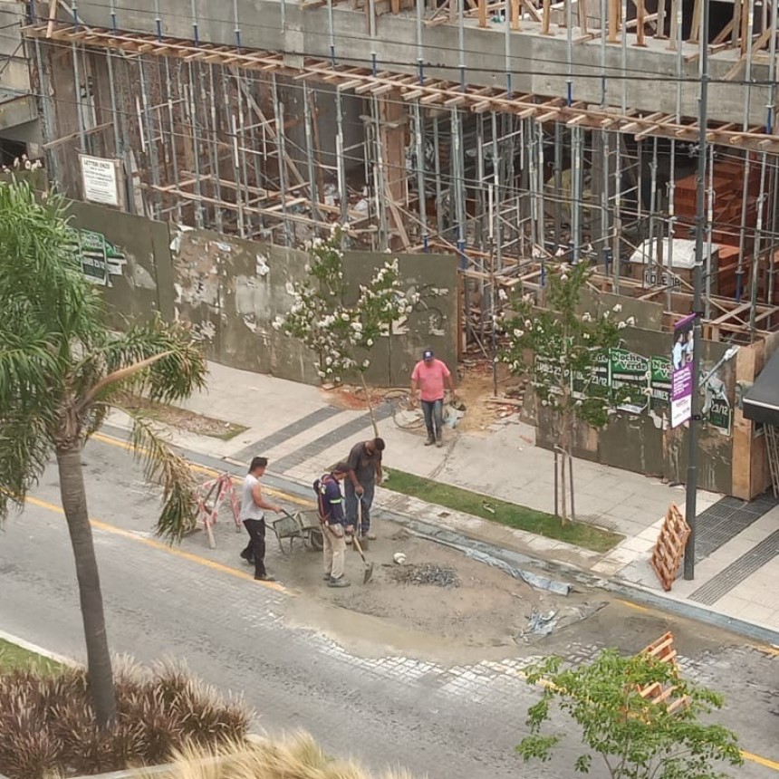 El Municipio clausur&oacute; una obra por arrojar cemento a la alcantarilla de la Rocca   