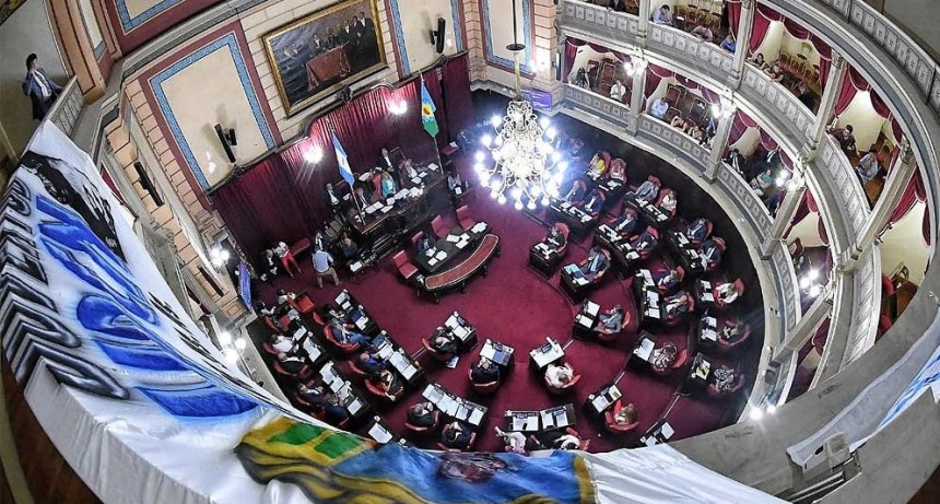 Intendentes oficialistas critican a opositores por no tratar la Ley Impositiva