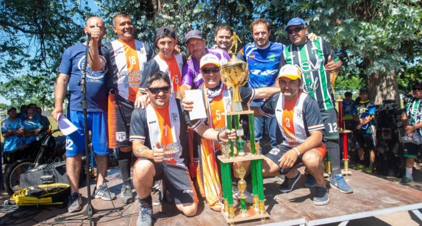 Abella acompa&ntilde;&oacute; la final del torneo de la Liga Campanense de F&uacute;tbol de Veteranos