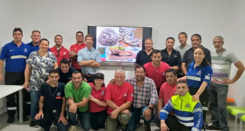 Defensa Civil Campana particip&oacute; de un curso de reconocimiento de ofidios   