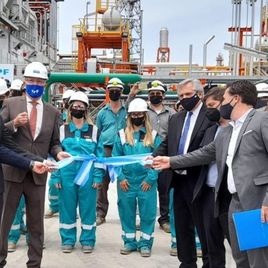 Kicillof participó junto al Presidente de la inauguración de una nueva central térmica de YPF 