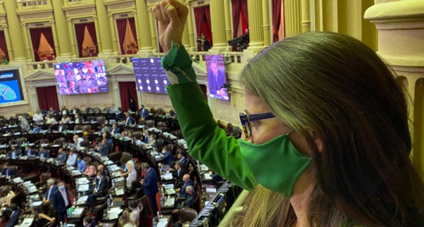 ELIZABETH GÓMEZ ALCORTA: “SERÁ LEY”