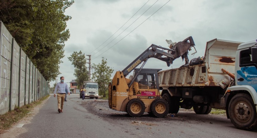 Limpian un basural ubicado en el ingreso a El Tajiber
