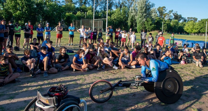 La Semana de la Discapacidad inició con un encuentro inclusivo a cargo de un campeón paralímpico      