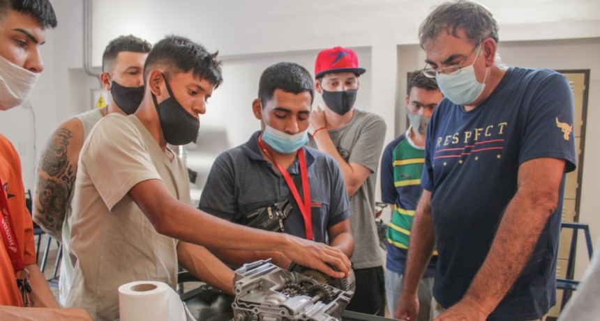 Los cursos de oficio que dicta el Municipio se desarrollan con mucho éxito