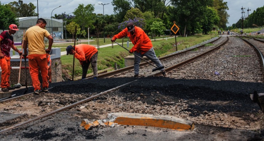 Reconstruyen el paso a nivel de la calle Berutti