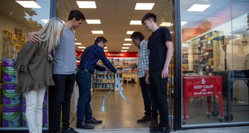 Inauguró en Campana Pinturería Tomás sobre Avenida Varela