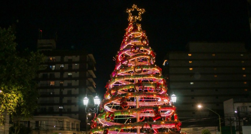Las familias campanenses encendieron el tradicional arbolito de navidad 