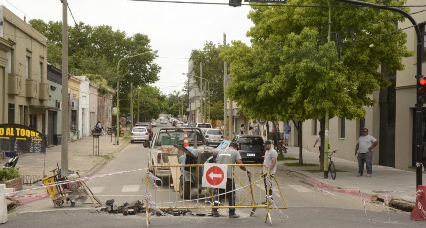 De Dominicis y Belgrano permanece cerrado al tránsito por reparaciones