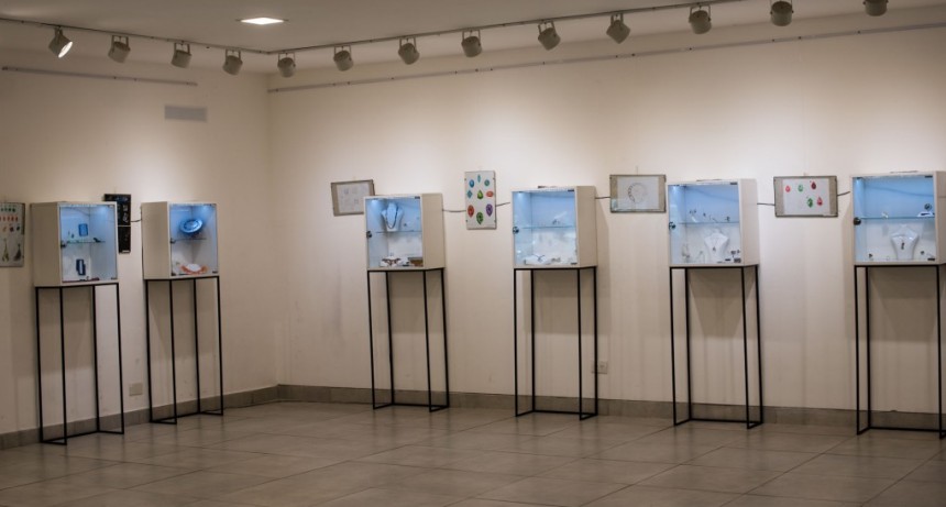 Para cerrar el año, el Taller Municipal de Joyería expone sus creaciones en el Edificio 6 de Julio