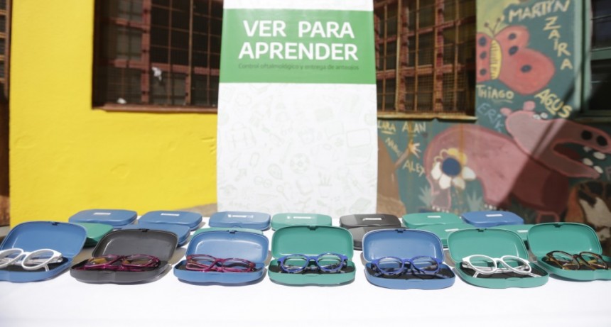 VER PARA APRENDER : La Provincia entregó anteojos a estudiantes 