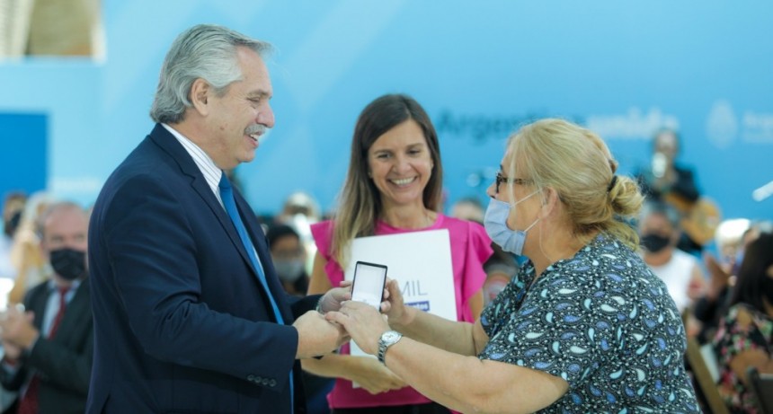 EL PRESIDENTE ANUNCIÓ UN BONO DE FIN DE AÑO DE 8000 PESOS PARA JUBILADOS Y PENSIONADOS