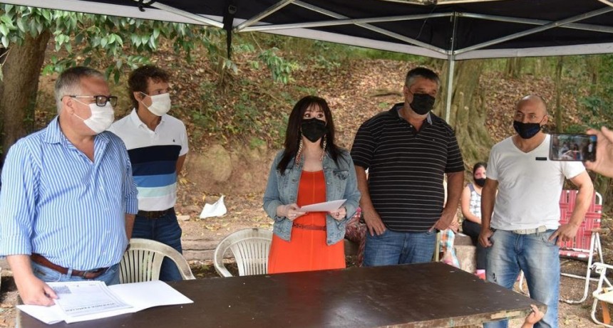 VECINOS DE OTAMENDI ACCEDIERON A CERTIFICADOS DE VIVIENDA DE LA MANO DE ANSES, SOLEDAD ALONSO Y CARLOS ORTEGA