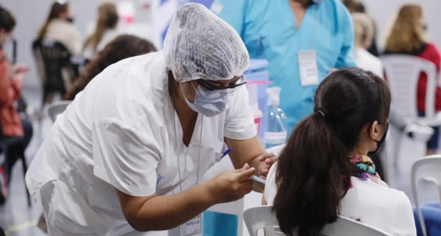 DOSIS DE REFUERZO A PERSONAL DE SALUD Y MAYORES DE 60 AÑOS