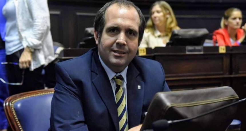 Contra las reelecciones indefinidas  Luciano Bugallo: Nos separa un abismo