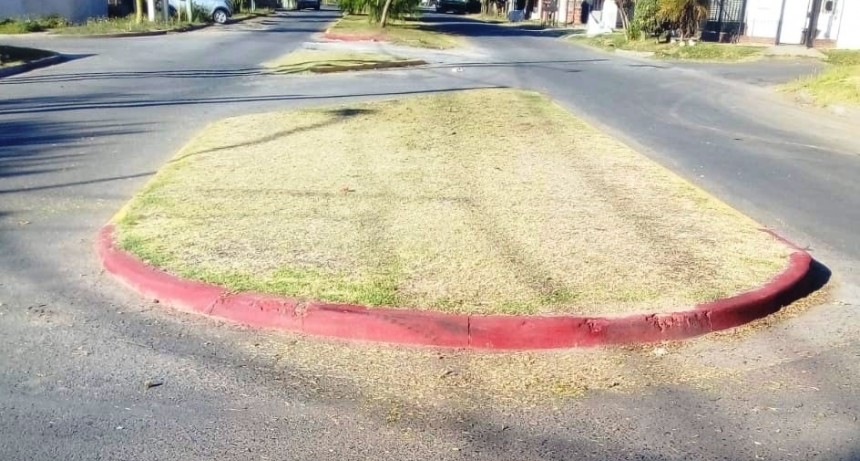 Trabajan en el mantenimiento de espacios públicos en los barrios