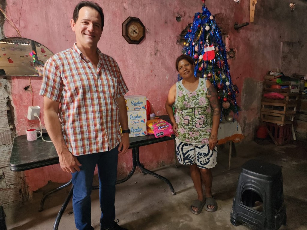Chiche Lagar se une a la solidaridad navideña llevando donaciones a los comedores en los barrios